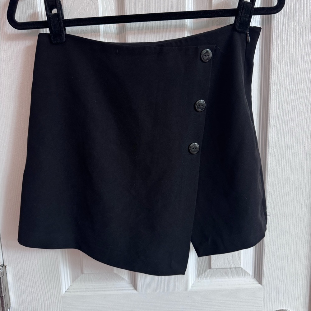 ZARA Black Skort with Buttons Size Small